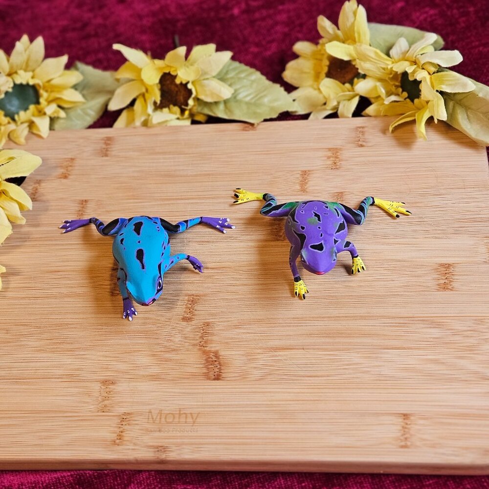 VINTAGE OAXACAN EXOTIC COPAL WOOD FROGS SIGNED BY ARTIST 2 Frogs